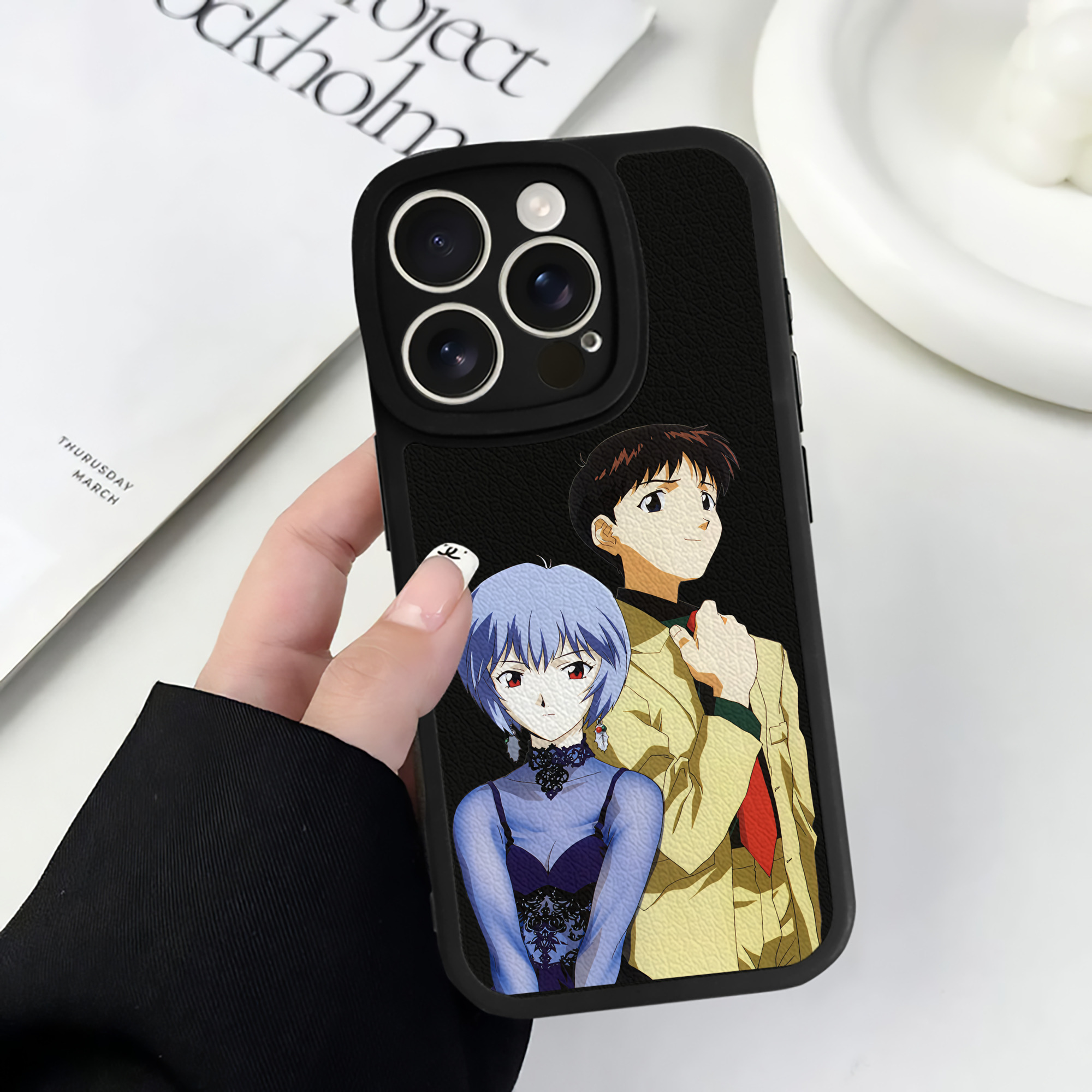 （画像用） EVA 新世紀エヴァンゲリオン 【iPhone 16シリーズ対応】シリコンスマホケース（レザー調） 材質：シリコン